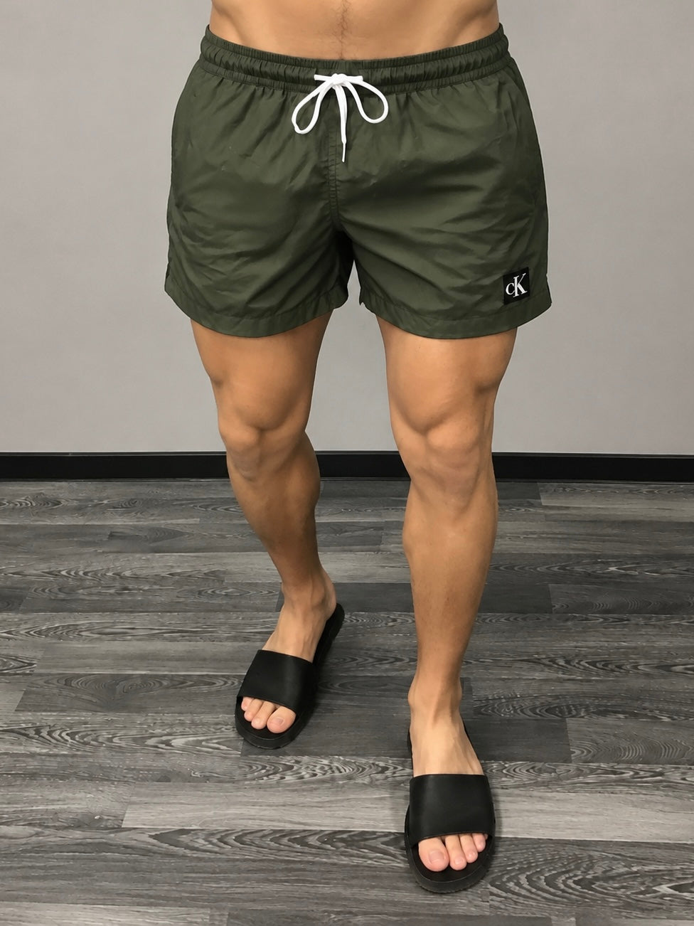 Maudymosi žali Calvin Klein