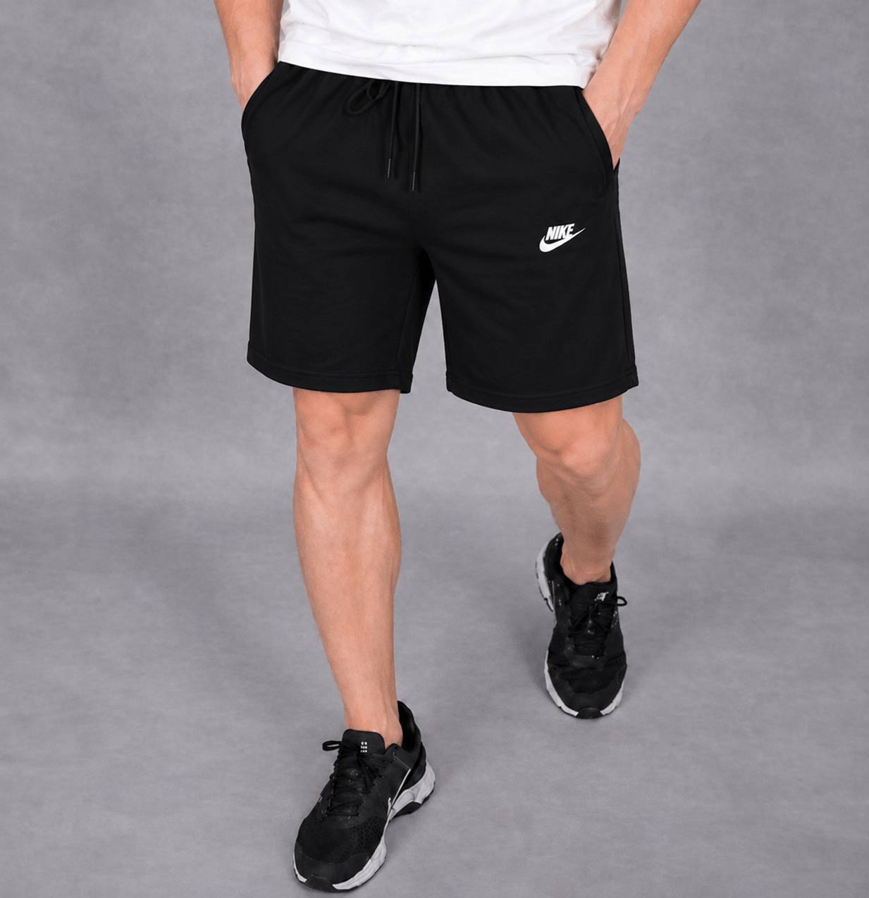 Nike sortai