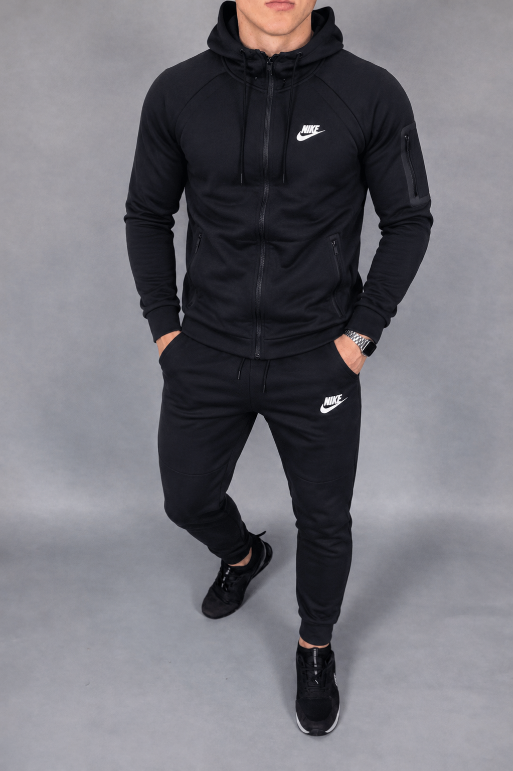 Nike juodas laisvalaikio kostiumas