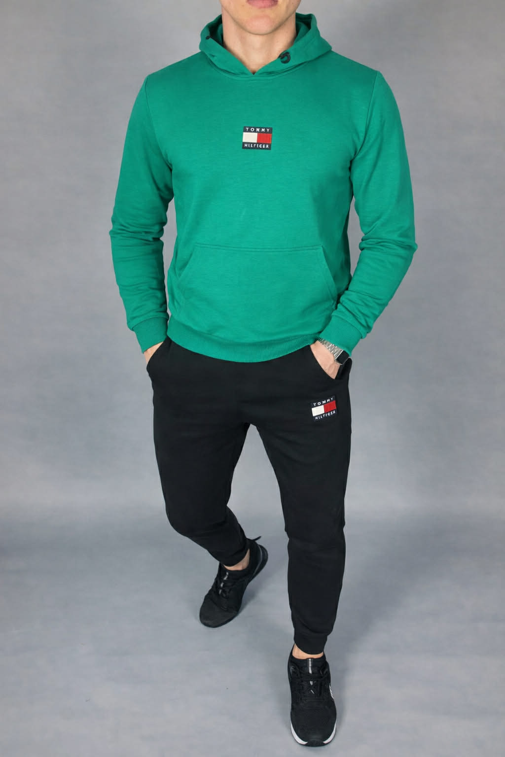 Tommy Hilfiger laisvalaikio kostiumas